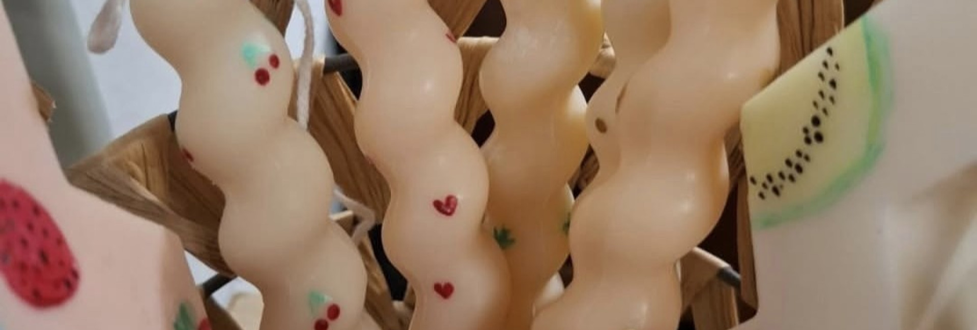 Χειροποίητες Λαμπάδες από Φυτικό Κερί: Μια Τέχνη Γεμάτη Αναμνήσεις