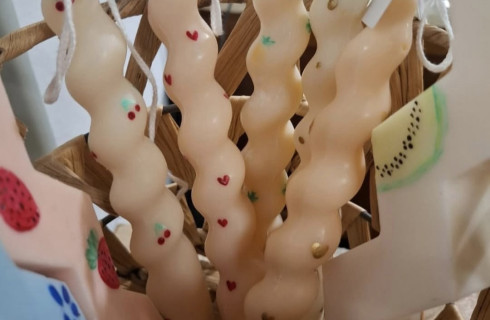 Χειροποίητες Λαμπάδες από Φυτικό Κερί: Μια Τέχνη Γεμάτη Αναμνήσεις